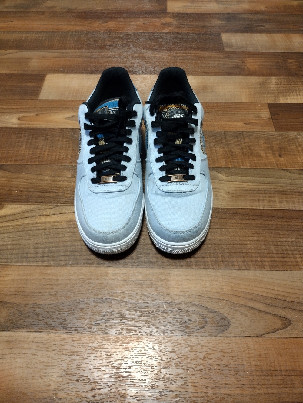 Nike Men’s Light Blue and Black Low-Top Sneakers with Gold Detailing